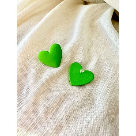 green pop heart stud earrings - Picture 4 of 4